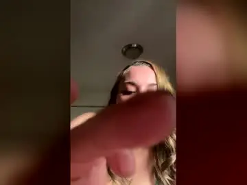 Lovebugg25  live sex cam