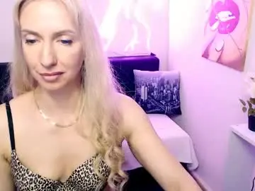 Cute_smile_shy  live sex cam