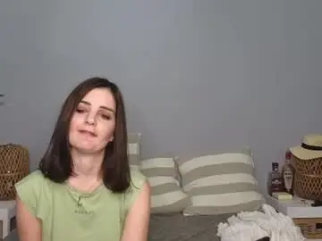 Lucy1990xxx  live sex cam