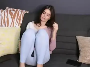 Lucy1990xxx  live sex cam