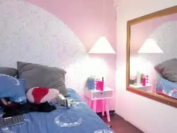Curvyfirelatina_  live sex cam