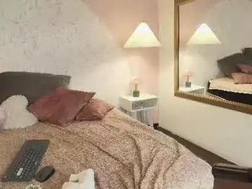 Curvyfirelatina_  live sex cam