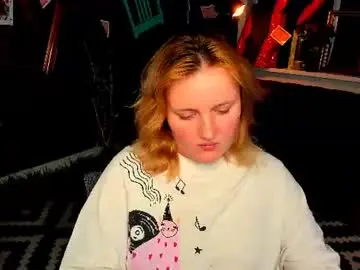 Katybriggs  live sex cam