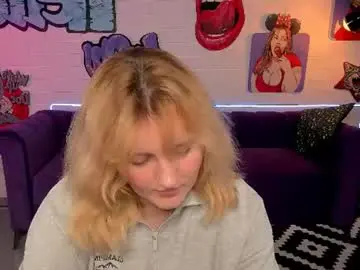 Katybriggs  live sex cam