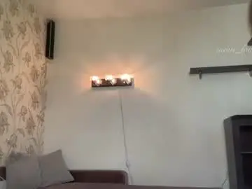 Naive_love  live sex cam