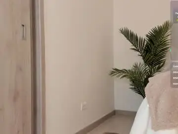 Valentina_m17  live sex cam