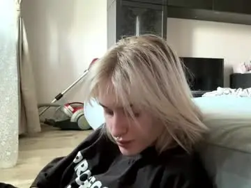 Vickisheline  live sex cam