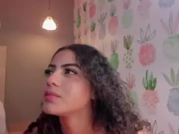 Yaya23x  live sex cam