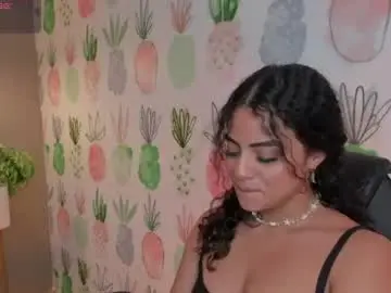 Yaya23x  live sex cam