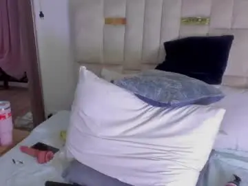 Halie728  live sex cam