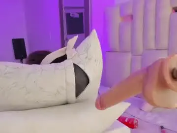 Halie728  live sex cam