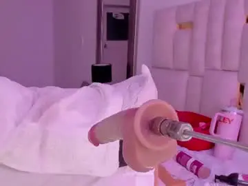Halie728  live sex cam