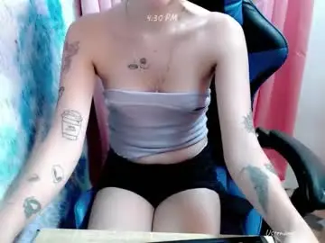 Kweenie1026  live sex cam