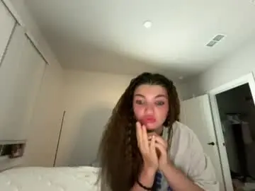 Kyrafit11  live sex cam