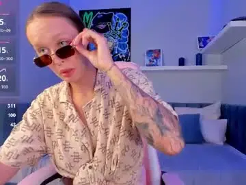 Lunaawilde  live sex cam