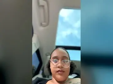 Curvyandchosen2  live sex cam