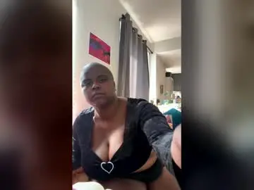 Goodgushie  live sex cam