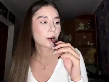 Kittynoskirty  live sex cam