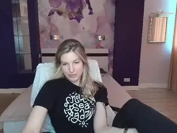 Emilywalkers  live sex cam