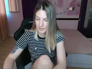 Emilywalkers  live sex cam
