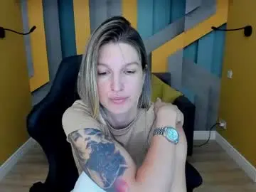 Emilywalkers  live sex cam