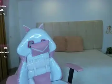 Gyal_8_  live sex cam