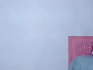 Bella_heat19  live sex cam