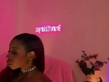 Brunettklaryss  live sex cam