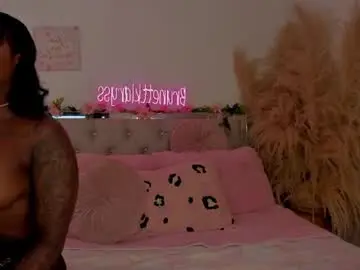 Brunettklaryss  live sex cam