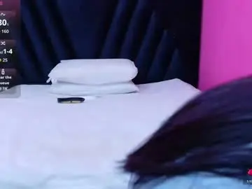 Curvybuffgirl  live sex cam