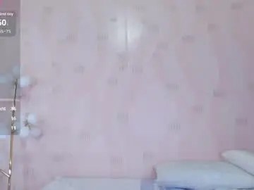 Curvybuffgirl  live sex cam