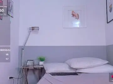Curvybuffgirl  live sex cam