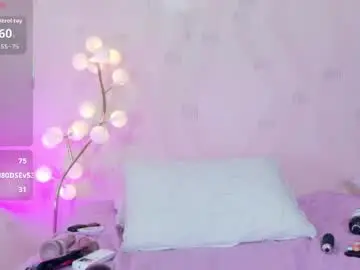 Curvybuffgirl  live sex cam