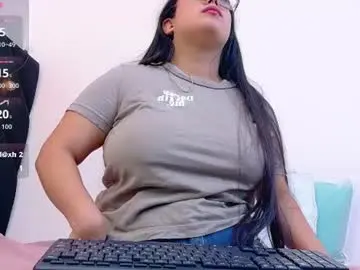 Curvybuffgirl  live sex cam