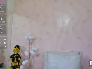 Curvybuffgirl  live sex cam