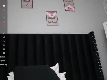 Curvybuffgirl  live sex cam