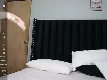 Curvybuffgirl  live sex cam
