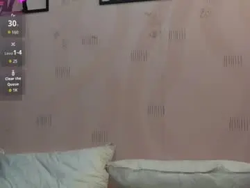 Curvybuffgirl  live sex cam