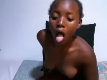 Enchantedvee  live sex cam