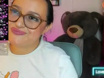 Gia_nahomi  live sex cam