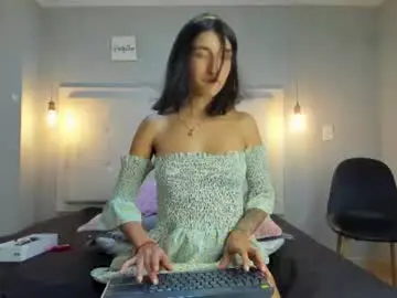 Milaa_petite  live sex cam