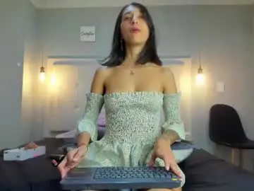 Milaa_petite  live sex cam