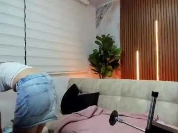 Nickie_reed_  live sex cam