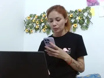 Skinnysexylatin21  live sex cam