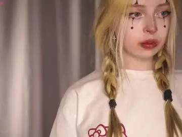 Tristaaluarez  live sex cam