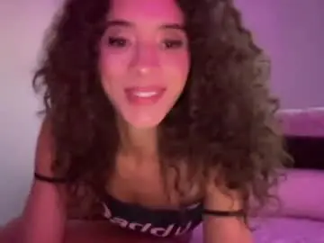 Daddysbaby818  live sex cam