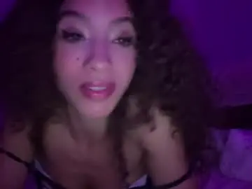 Daddysbaby818  live sex cam