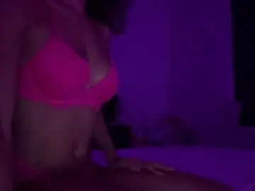 Daddysbaby818  live sex cam