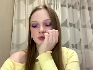 Karineswinger  live sex cam