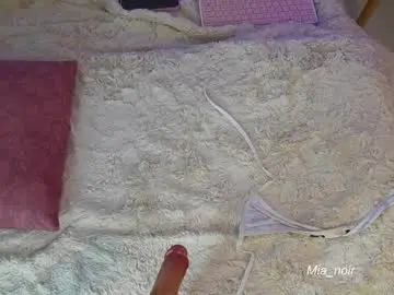 Mia_noir  live sex cam